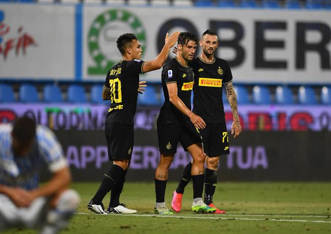  国米传奇马特拉齐现身教练席，临时指导防守  